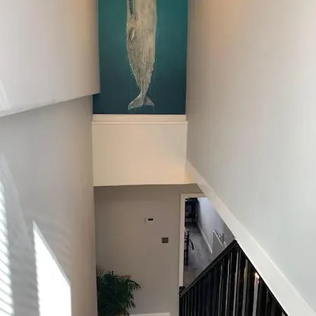 Apartment 3 Bedroom In Harborne *