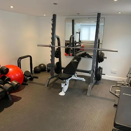Apartment 3 Bedroom In Harborne Birmingham