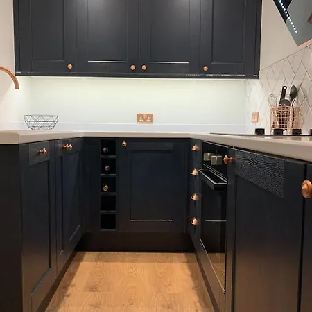 3 Bedroom In Harborne Apartment