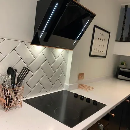 3 Bedroom In Harborne Apartment Birmingham