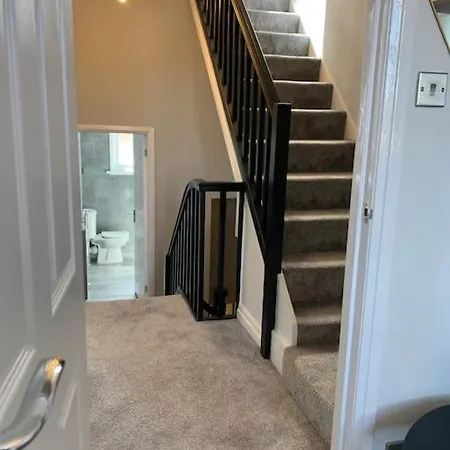 3 Bedroom In Harborne Apartment *