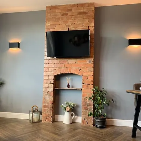 3 Bedroom In Harborne Apartment *